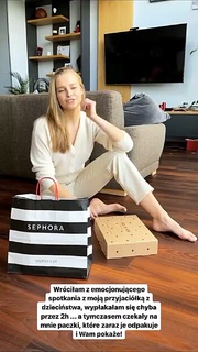 Karolina Pisarek feet photo thumbnail