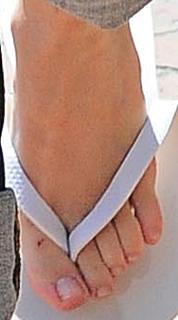Sophia Bush feet photo thumbnail