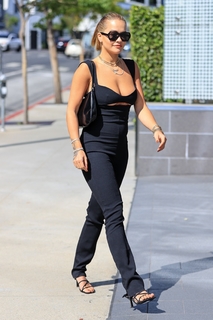 Rita Ora feet photo thumbnail
