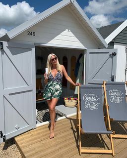 Denise Van Outen feet photo thumbnail