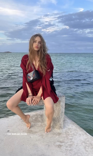 Xenia Tchoumitcheva feet photo thumbnail