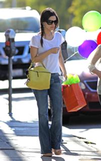 Rachel Bilson feet photo thumbnail