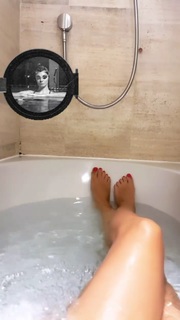 Anna Safroncik feet photo thumbnail