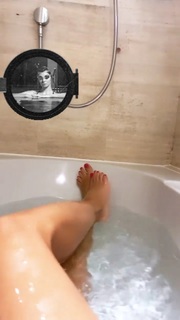 Anna Safroncik feet photo thumbnail