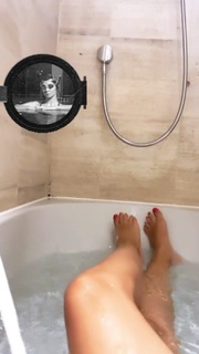 Anna Safroncik feet photo thumbnail