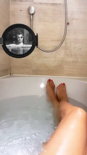 Anna Safroncik feet photo thumbnail