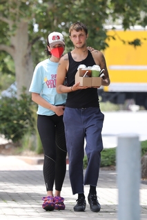 Dua Lipa feet photo thumbnail