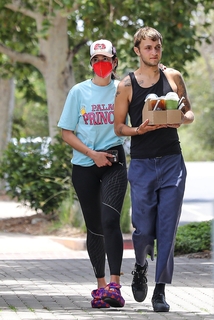 Dua Lipa feet photo thumbnail
