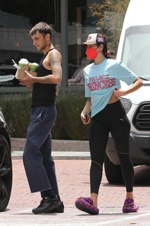 Dua Lipa feet photo thumbnail