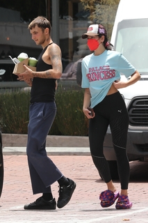 Dua Lipa feet photo thumbnail