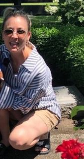 Kaley Cuoco feet photo thumbnail