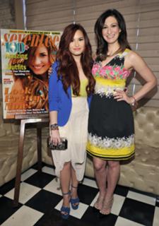 Demi Lovato feet photo thumbnail