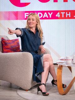 Cat Deeley feet photo thumbnail