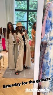 Olivia Culpo feet photo thumbnail