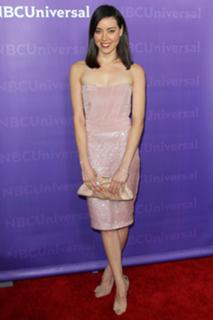Aubrey Plaza feet photo thumbnail