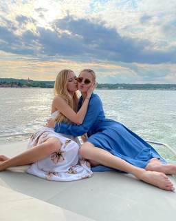 Karolina Pisarek feet photo thumbnail