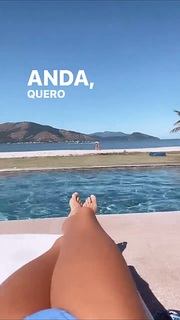 Deborah Secco feet photo thumbnail
