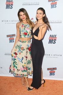 Victoria Justice feet photo thumbnail
