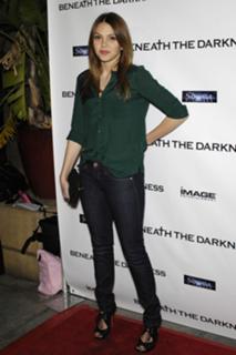 Aimee Teegarden feet photo thumbnail