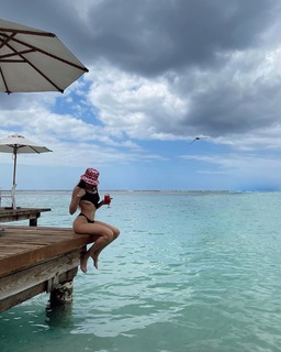 Xenia Tchoumitcheva feet photo thumbnail