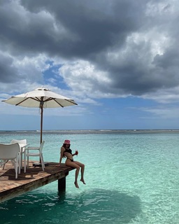 Xenia Tchoumitcheva feet photo thumbnail