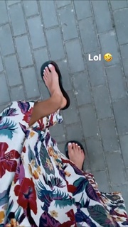 Karolina Pisarek feet photo thumbnail