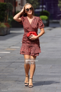 Amanda Holden feet photo thumbnail
