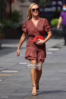 Amanda Holden feet photo thumbnail