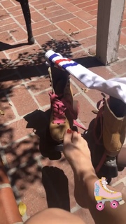 Angela Kinsey feet photo thumbnail