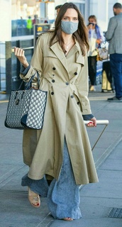 Angelina Jolie feet photo thumbnail