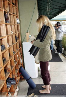 Gwyneth Paltrow feet photo thumbnail