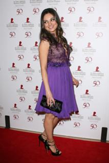 Mila Kunis feet photo thumbnail