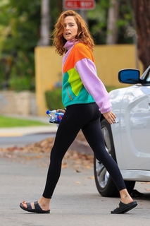 Zoey Deutch feet photo thumbnail