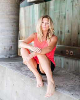 Daisy Fuentes feet photo thumbnail