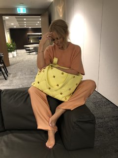 Kylie Minogue feet photo thumbnail