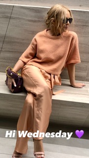 Kylie Minogue feet photo thumbnail