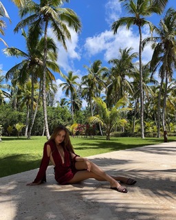 Xenia Tchoumitcheva feet photo thumbnail
