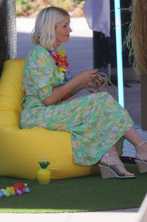 Holly Willoughby feet photo thumbnail
