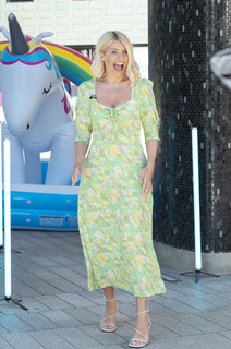 Holly Willoughby feet photo thumbnail