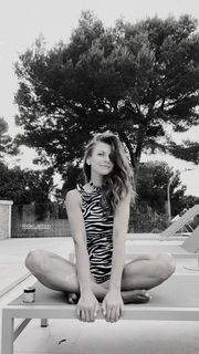 Anna Lewandowska feet photo thumbnail