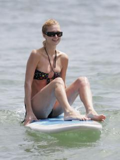 Paris Hilton feet photo thumbnail