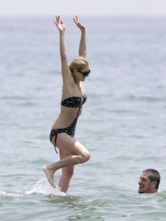 Paris Hilton feet photo thumbnail
