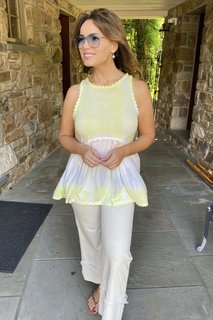 Lisa Robertson feet photo thumbnail