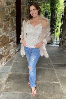 Lisa Robertson feet photo thumbnail
