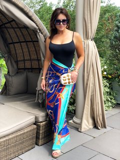 Lisa Robertson feet photo thumbnail