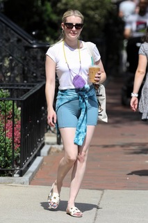 Emma Roberts feet photo thumbnail