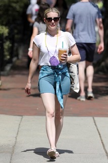 Emma Roberts feet photo thumbnail
