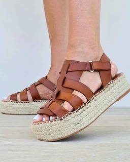 Paula Echevarría feet photo thumbnail