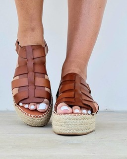 Paula Echevarría feet photo thumbnail
