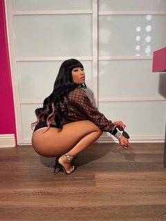 Nicki Minaj feet photo thumbnail